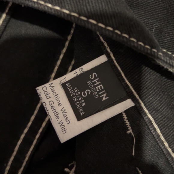 Shein women’s black cargo jeans size small - Picture 2 of 2